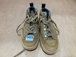 VEJA RORAIMA NUBUCK TENT TRAINERS IN BROWN - SIZE UK 4: LOCATION - C4T