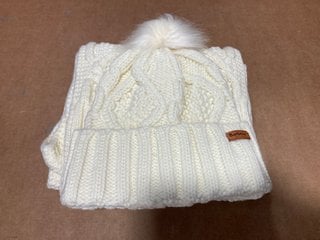 BARBOUR RIDLEY KNITTED SCARF AND BEANIE IN CREAM: LOCATION - C4T