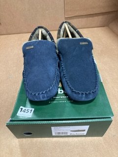 BARBOUR MONTY MEN'S SLIPPERS IN NAVY - SIZE UK 9: LOCATION - C4T