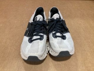 ON WOMEN'S CLOUD 5 RUNNING TRAINERS IN BLACK/WHITE - SIZE UK 4: LOCATION - C4T