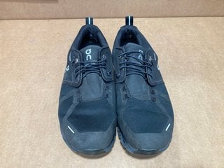 ON MEN'S CLOUD 5 WATERPROOF RUNNING TRAINERS IN BLACK - SIZE UK 11: LOCATION - C4T