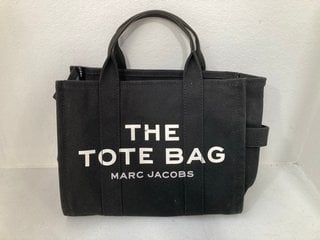 MARC JACOBS MEDIUM COLOUR TOTE BAG IN BLACK: LOCATION - C4T