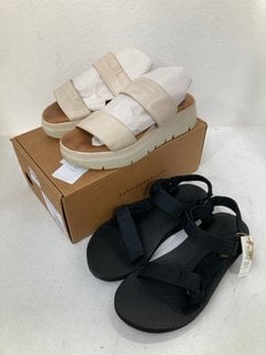 DUNE LOCATION MEMORY FOAM SANDALS IN ECRU - SIZE UK 4 TO INCLUDE TEVA ORIGINAL UNIVERSAL SPORTS AND OUTDOOR SANDALS IN BLACK - SIZE UK 5: LOCATION - C4T