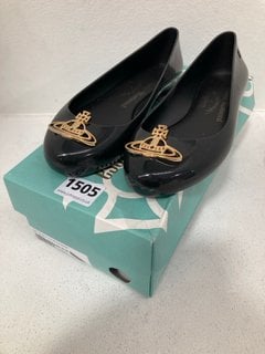 VIVIENNE WESTWOOD SPACE LOVE CUT OUT SHOES IN BLACK - UK 2.5: LOCATION - C4T