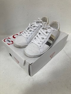 GUESS ELENA TRAINERS IN METALLIC/WHITE - UK 5: LOCATION - C4T