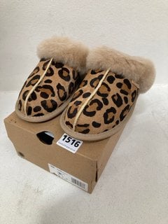 UGG SCUFFETTE II SPORTY SLIPPERS IN LEOPARD PRINT - UK 4: LOCATION - C4T