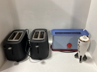 2 X ALESSI PLISSE 2 SLICE TOASTERS IN BLACK TO ALSO INCLUDE SNOWDEN OF HAY TOASTER & ROCKET GIN CERAMIC DECANTER: LOCATION - DR7