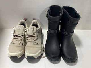 ON CLOUD WANDER TRAINERS IN BEIGE - UK 5 TO ALSO INCLUDE BARBOUR BUCKLE ANKLE BOOTS IN BLACK - UK 3: LOCATION - DR7