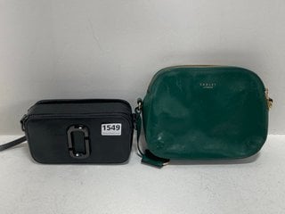 MARC JACOBS SMALL BAG IN BLACK TO ALSO INCLUDE RADLEY LONDON CROSS BODY BAG IN GREEN: LOCATION - DR6