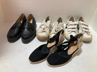 4 X ASSORTED SHOES TO INCLUDE STEVE MADDEN WOMENS MEGGIE LEATHER LOAFERS IN BLACK - UK 6: LOCATION - DR5