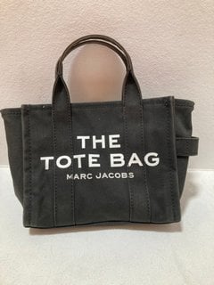 MARC JACOBS THE SMALL TOTE BAG IN BLACK: LOCATION - DR5