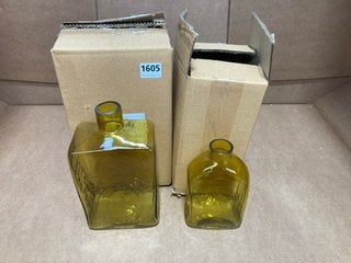 2 X ASSORTED NKUKU ITEMS TO INCLUDE ELLAM RECYCLED GLASS BOTTLE VASE IN OLIVE GREEN: LOCATION - DR