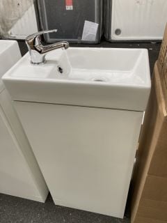 (COLLECTION ONLY) FLOOR STANDING 1 DOOR CLOSET SINK UNIT IN WHITE WITH A 400 X 220MM STH CERAMIC BASIN COMPLETE WITH A MONO BASIN MIXER TAP & CHROME SPRUNG WASTE - RRP £665: LOCATION - A6