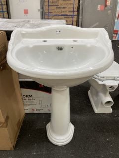 (COLLECTION ONLY) 600MM WIDE TRADITIONAL 2TH CERAMIC BASIN WITH FULL PEDESTAL - RRP £380: LOCATION - A7