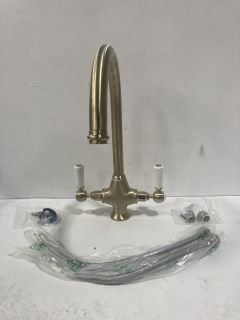 TRADITIONAL LEVER ACTION MONO KITCHEN SINK MIXER TAP IN BRUSHED BRASS WITH SWIVEL SPOUT - RRP £255: LOCATION - R1