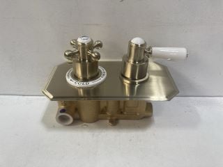 TRADITIONAL CONCEALED TWIN SHOWER VALVE IN BRUSHED BRASS - RRP £495: LOCATION - R1