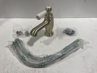 TRADITIONAL LEVER ACTION MONO BASIN MIXER TAP IN BRUSHED BRASS - RRP £260: LOCATION - R1