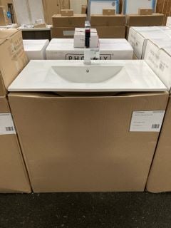 FLOOR STANDING 2 DOOR SINK UNIT IN GLOSS LIGHT GREY WITH A 820 X 470MM 1TH CERAMIC BASIN COMPLETE WITH A MONO BASIN MIXER IN CHROME SPRUNG WASTE - RRP £805: LOCATION - A4