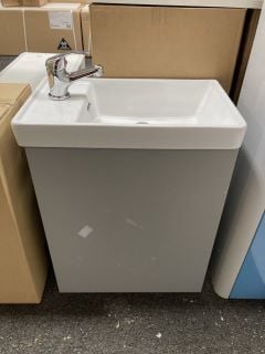 WALL HUNG 1 DOOR CLOSET SINK UNIT IN LIGHT GREY WITH A 460 X 270MM STH CERAMIC BASIN COMPLETE WITH A MONO BASIN MIXER TAP & CHROME SPRUNG WASTE - RRP £605: LOCATION - A3