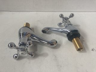 PAIR OF TRADITIONAL CROSSHEAD BASIN PILLAR TAPS IN CHROME - RRP £120: LOCATION - R2