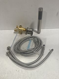 DECK MOUNTED DIVERTER IN BRUSHED NICKEL WITH PENCIL STYLE HANDSET & HOSE - RRP £210: LOCATION - R2