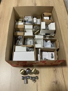 QTY OF ASSORTED RADIATOR VALVES TO INCLUDE TRV VALVES WITH LOCK SHIELDS - RRP £500: LOCATION - R2