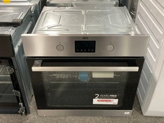 AEG BUILT IN ELECTRIC SINGLE OVEN: MODEL BPS355061M - RRP £559: LOCATION - C5