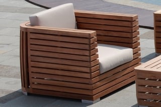 HADLEY ROSE PICARDI COLLECTION OUTDOOR GARDEN SINGLE DEEP SEAT ARMCHAIR IN NATURAL TEAK WOOD FINISH - RRP £1695 (NO CUSHIONS): LOCATION - D1