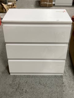 3 DRAWER CHEST OF DRAWERS IN WHITE: LOCATION - B2