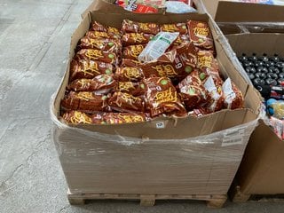 PALLET OF ASSORTED CRISPS TO INCLUDE WALKERS 6 PACKS OF WORCESTER SAUCE FRENCH FRIES BBE: 30/11/24: LOCATION - B1 (KERBSIDE PALLET DELIVERY)