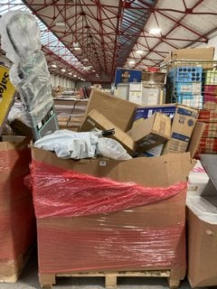 PALLET OF ASSORTED ITEMS TO INCLUDE SUNCAST DOG HOUSE: LOCATION - B2 (KERBSIDE PALLET DELIVERY)