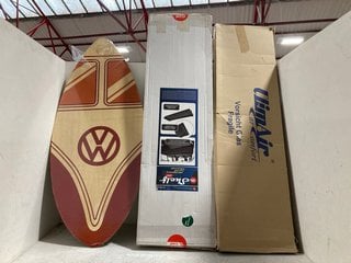 3 X ASSORTED ITEMS TO INCLUDE VOLKSWAGEN 41" SKIMBOARD: LOCATION - BR17