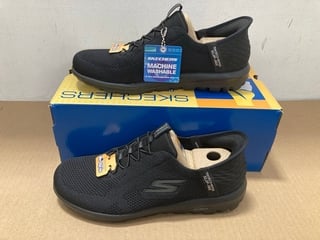 SKECHERS GO WALK SLIP ON TRAINERS IN BLACK - UK 6: LOCATION - C5