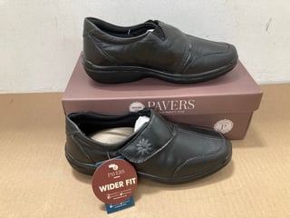 PAVERS WOMENS LEATHER VELCRO STRAP SHOES IN BLACK - UK 4: LOCATION - C5