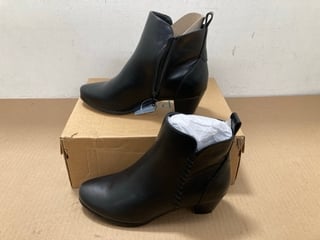 PAVERS WOMENS SIDE ZIP ANKLE BOOTS IN BLACK - UK 4: LOCATION - C5