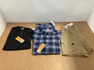 3 X ASSORTED TIMBERLAND CLOTHING ITEMS TO INCLUDE CREW NECK T-SHIRT IN SAND - UK L: LOCATION - C4