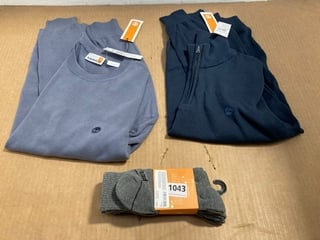 3 X ASSORTED TIMBERLAND CLOTHING ITEMS TO INCLUDE CREW NECK KNIT SWEATSHIRT IN GREY - UK XL: LOCATION - C4