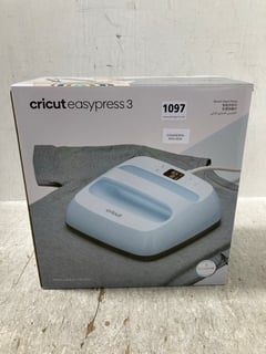 CRICUT EASY PRESS 3 SMART HEAT PRESS - RRP £100.00: LOCATION - C1