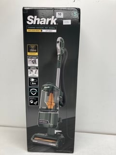 SHARK CORDED VACUUM PET MODEL LIFT AWAY WITH ANTI HAIR WRAP- MODEL NO NZ691UKT - RRP £229.00: LOCATION - BOOTH