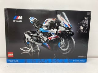 LEGO TECHNIC BMW M 1000 MOTORRAD SET - RRP £214.99: LOCATION - BOOTH