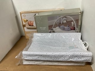 4 X BABY ITEMS TO INCLUDE PREMIUM CHANGING MATS: LOCATION - WA7