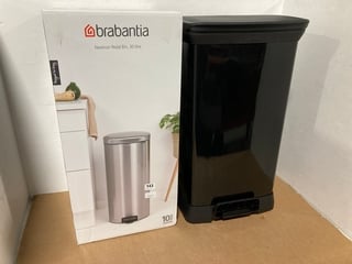 BRABANTIA 30L NEWLCON PEDAL BIN IN STAINLESS STEEL TO INCLUDE CURVER DECO BIN IN BLACK: LOCATION - WA7