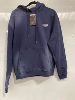 PERCIVAL ANTIQUITIES IMPORTER HOODIE IN NAVY - UK SIZE M - RRP £139.00: LOCATION - BOOTH