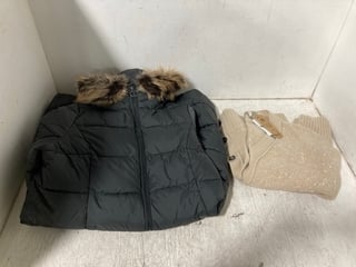 BARBOUR WOMENS LONG LENGTH PARKA COAT WITH FURRY HOOD IN NAVY - SIZE UK 18 TO ALSO INCLUDE BARBOUR WOMENS JONI KNITTED CARDIGAN IN BEIGE - SIZE UK 12: LOCATION - A7