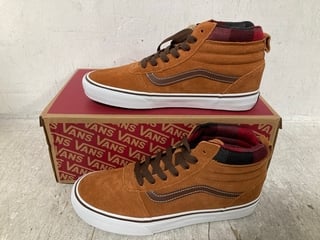 VANS OFF THE WALL MENS SUEDE ANKLE BOOTS IN BROWN - UK SIZE: 7.5: LOCATION - A5