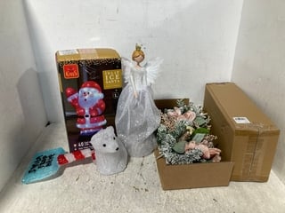 5 X ASSORTED CHRISTMAS HOMEWARE ITEMS TO INCLUDE THREE KINGS INLIT ICE SANTA WITH 40 COOL WHITE LED LIGHTS: LOCATION - A4