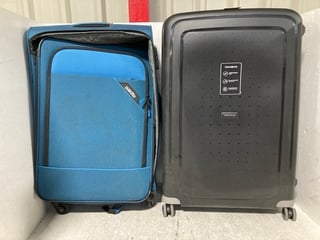 SAMSONITE SPINNER 81/30 HARD SHELL 4 WHEELED SUITCASE IN GREY TO ALSO INCLUDE PAKLITE 4 WHEELED LARGE FABRIC SUITCASE IN TEAL: LOCATION - A3