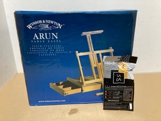 WINSOR & NEWTON ARUN TABLE EASEL TO INCLUDE PACK OF VAGA ACRYLIC PAINT BRUSH SET: LOCATION - B1