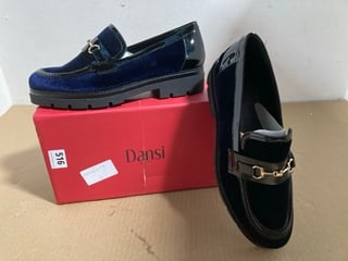 DANSI SUEDE LOAFERS IN ROYAL BLUE UK SIZE 9: LOCATION - B2