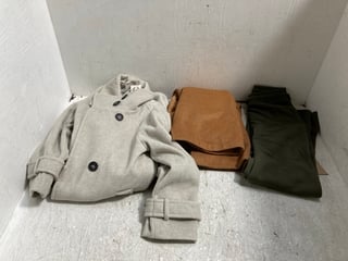 3 X WOMENS CLOTHING ITEMS IN VARIOUS SIZES TO INCLUDE RIVER ISLAND CASUAL KHAKI LOOSE BOTTOM JOGGING BOTTOMS - SIZE UK XS: LOCATION - WA1